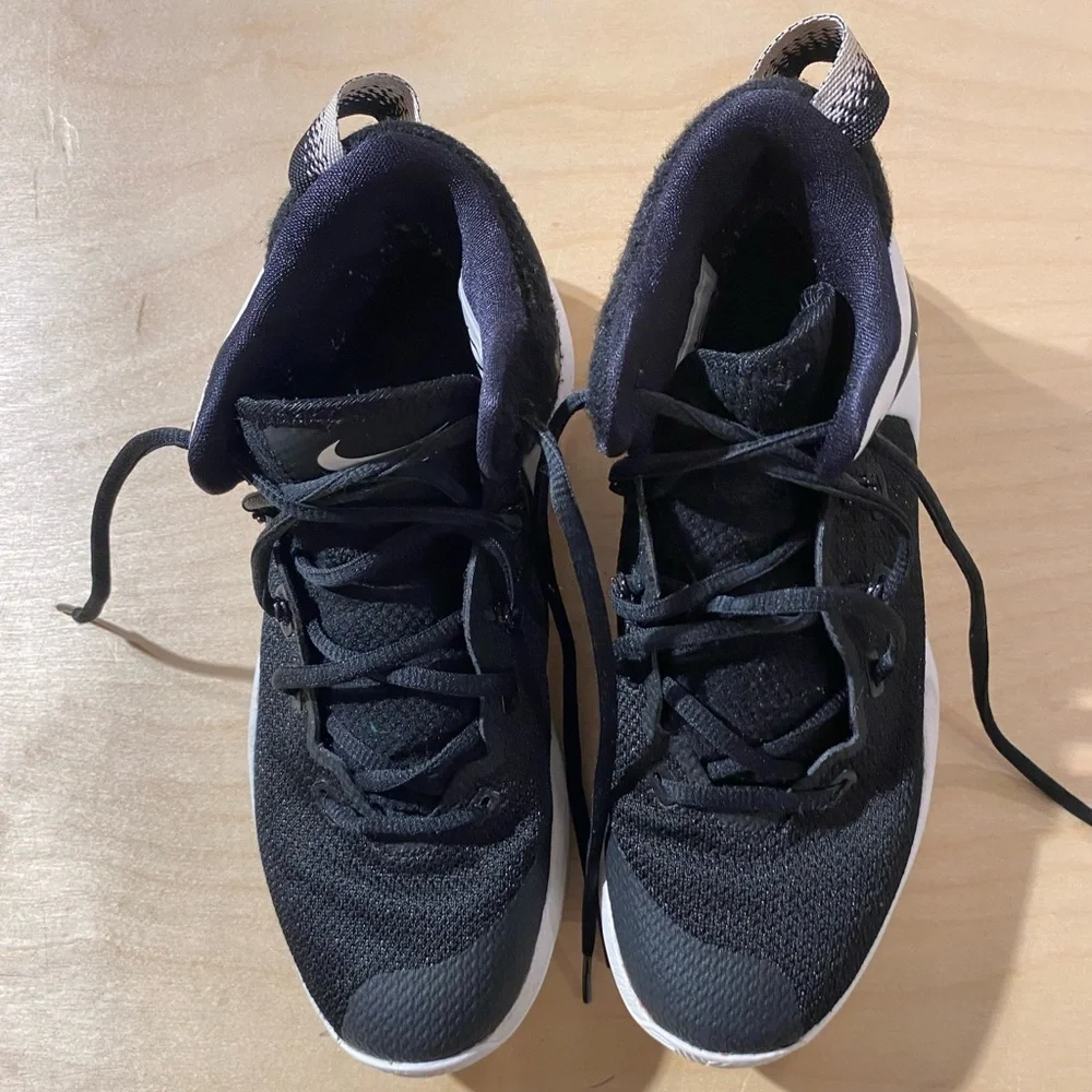 Nike Zoom Black and White Sneakers Size 6 (ND)